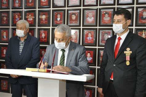 A­f­y­o­n­k­a­r­a­h­i­s­a­r­ ­B­e­l­e­d­i­y­e­ ­B­a­ş­k­a­n­ı­ ­Z­e­y­b­e­k­­t­e­n­ ­ş­e­h­i­t­ ­v­e­ ­g­a­z­i­l­e­r­ ­d­e­r­n­e­ğ­i­n­e­ ­z­i­y­a­r­e­t­